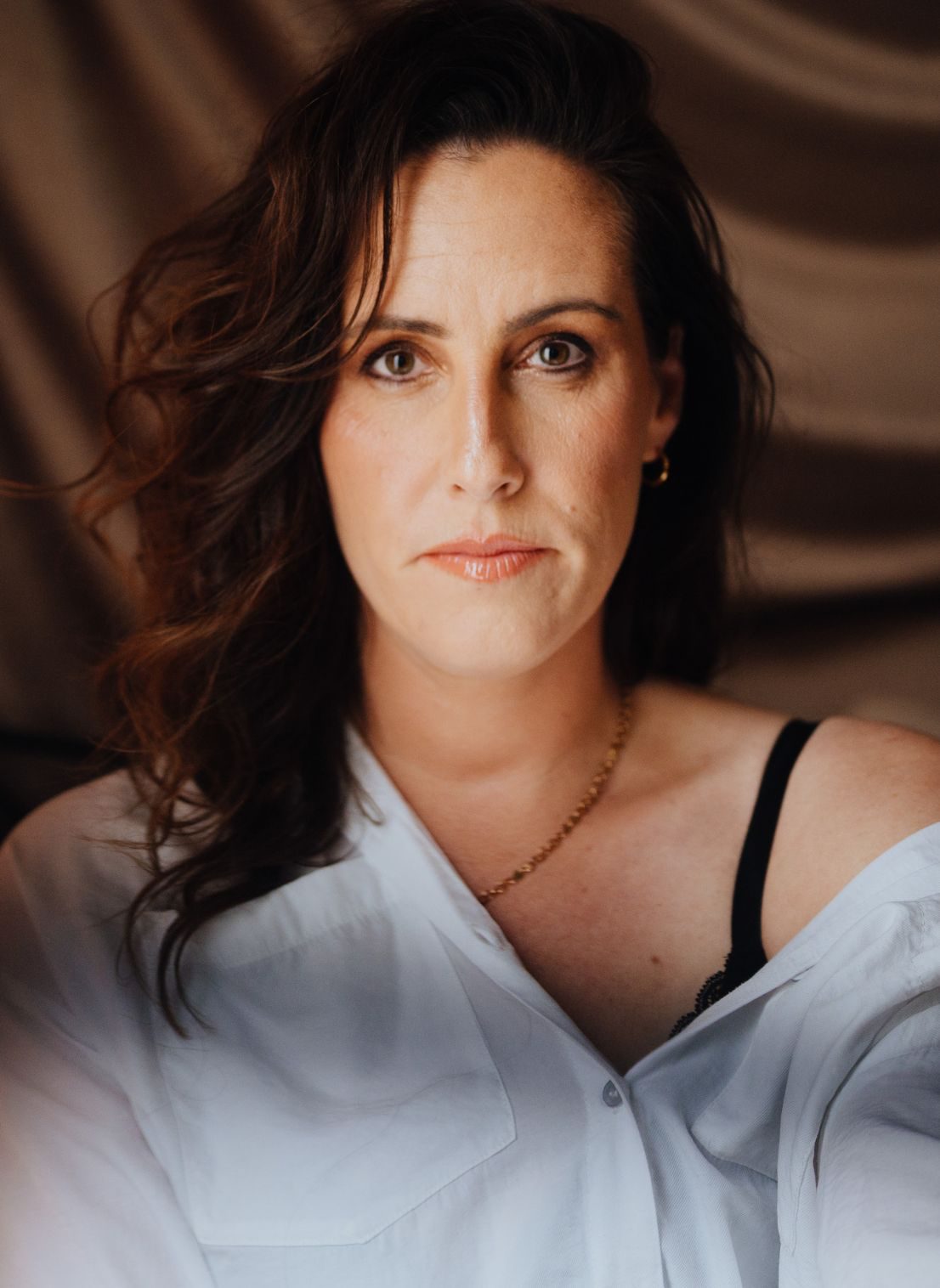 onlinekurs-turnn-me-on-again-quer-claudia-engel-nachdenkend-hoch